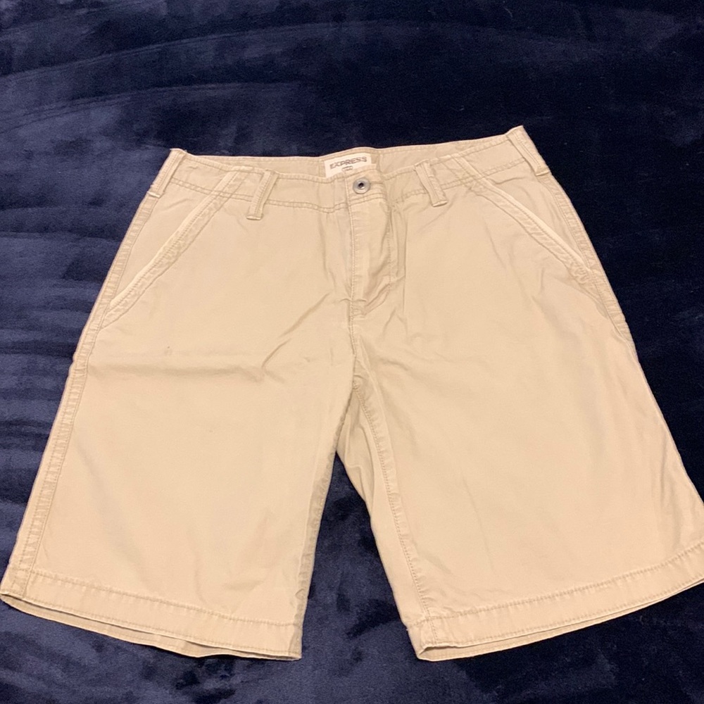 Express men’s khaki shorts.